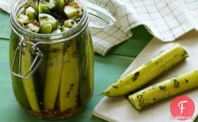 Homemade Spicy Dill Pickles