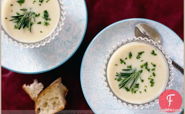 Rosemary Cauliflower Soup