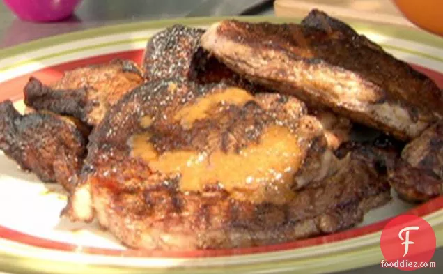 स्पैनिश स्पाइस ने शेरी विनेगर स्टेक सॉस के साथ रिब-आई को रगड़ा