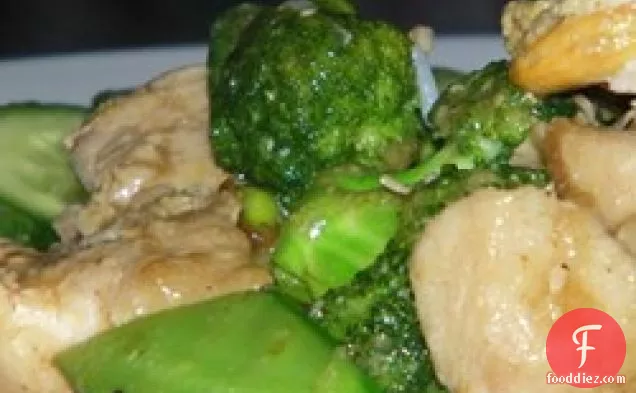 चिकन और चीनी सब्जी हलचल-तलना