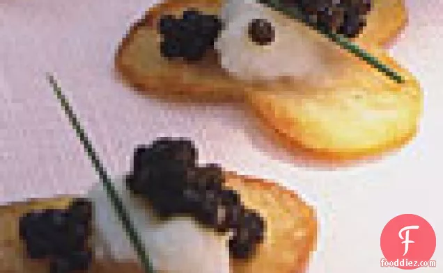 Cauliflower Purée and Caviar on Cloverleaf Potato Chips