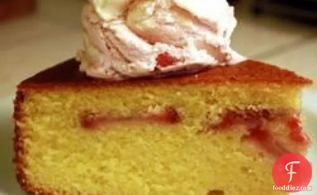 Cornmeal स्ट्रॉबेरी केक