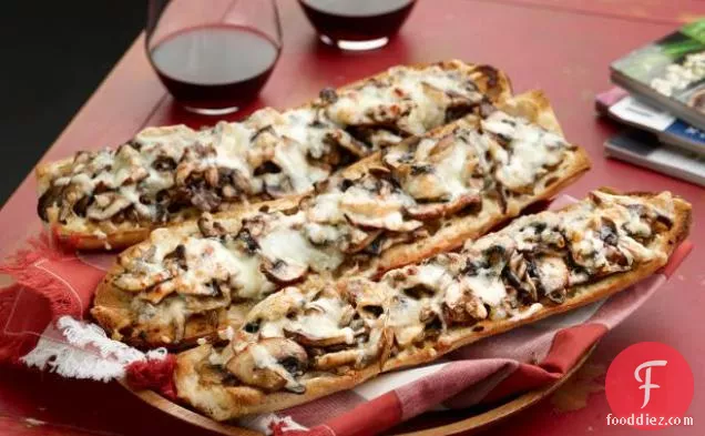 मशरूम प्रेमियों के फ्रेंच ब्रेड पिज्जा