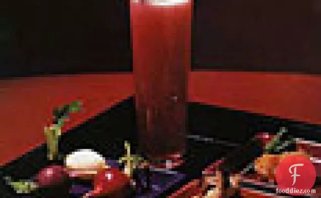 लाल मिर्च मेयो और ब्लैक-आइड-मटर केक पर जर्क पोर्क