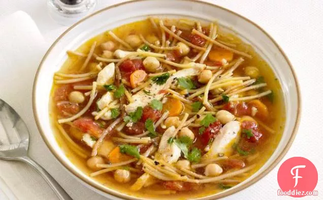 चिकपी चिकन-नूडल सूप