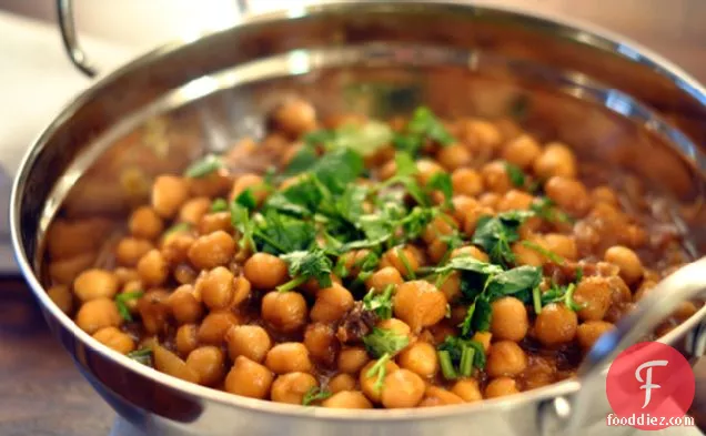 Chickpeas In Star Anise And Date Masala