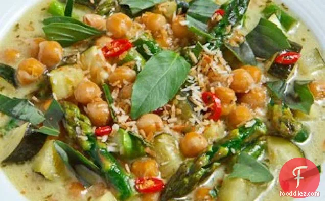 Asparagus, Zucchini and Chickpea Green Curry