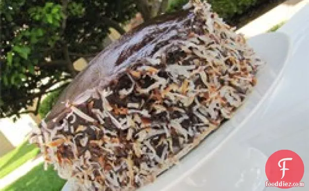 चॉकलेट नारियल क्रीम केक