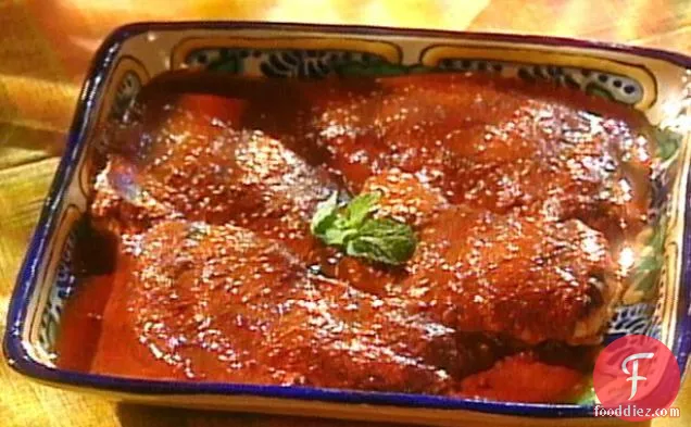 लाल तिल के बीज की चटनी में चिकन: पिपियन रोजो डेल नॉर्ट
