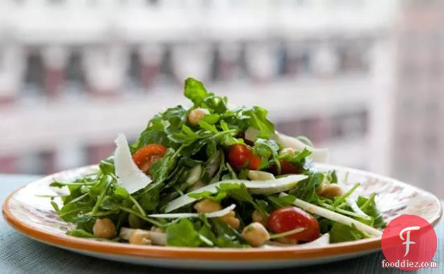 जंगली Arugula और काबुली चने का सलाद