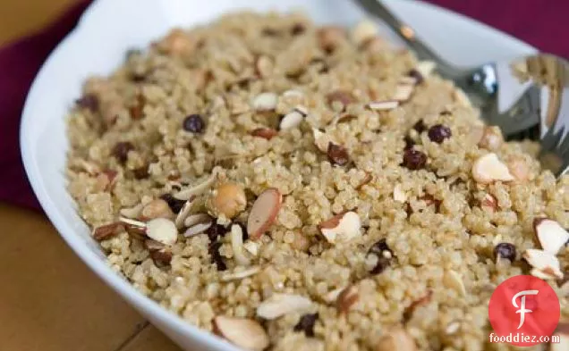 Quinoa Pilaf With Chickpeas, Currants & Almonds