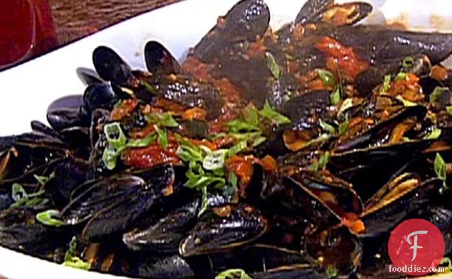 Mussels in Spicy Red Sauce