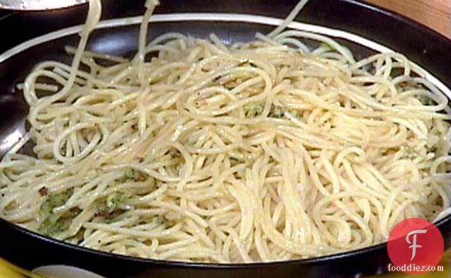 Spaghetti with Zucchini and Garlic
