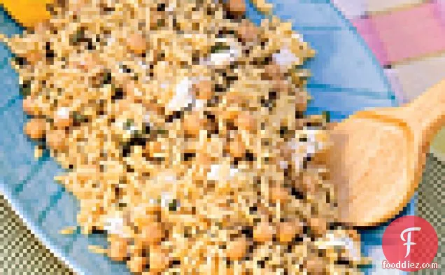 गार्बानो बीन्स, बकरी पनीर और अजवायन के साथ ओर्ज़ो