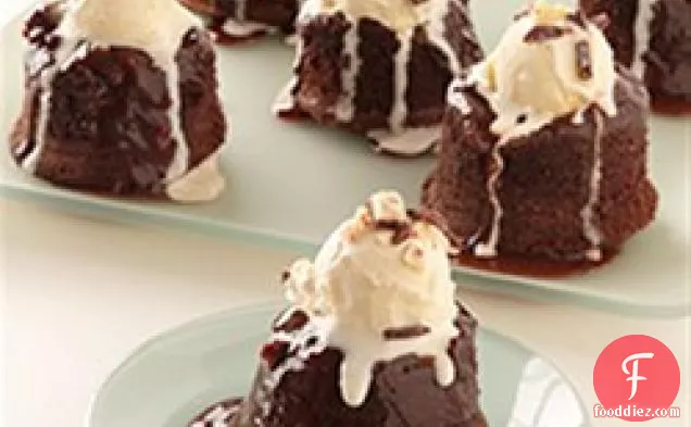 Individual Chocolate-Peppermint Lava Cakes