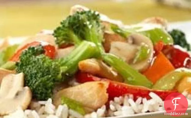 चिकन और सब्जी हलचल-तलना