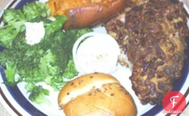 मैरी एक प्रकार का अखरोट के साथ Crusted चिकन