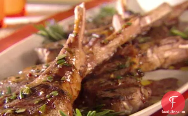 भेड़ के बच्चे के साथ Chianti Vinaigrette