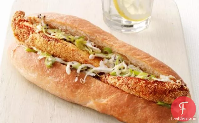 मछली के साथ सैंडविच Jalapeno Slaw