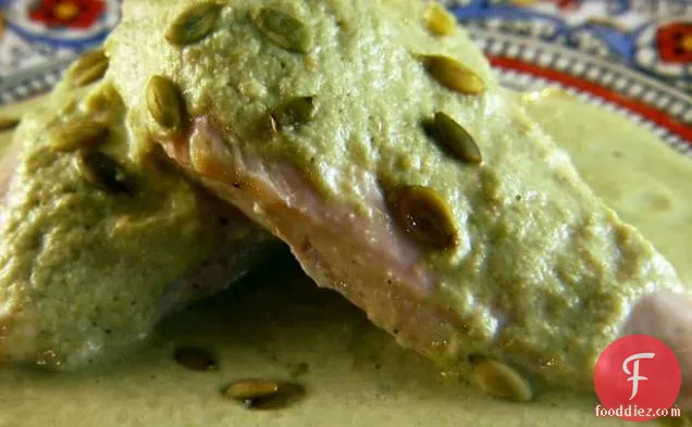 हरी पिपियन सॉस में चिकन