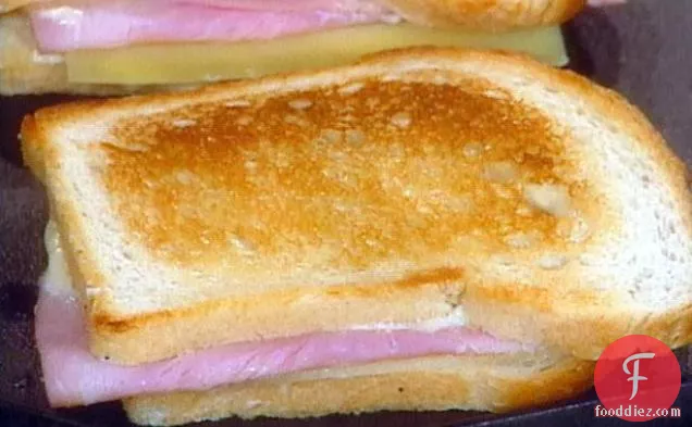 Croque Monsieurs एक ला Rachelle पर ले मेरी फ्रेंच ग्रील्ड पनीर और हैम दंपती घर अश्लील वीडियो बनाया