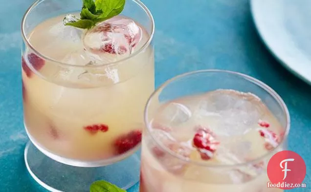 Pineapple-Raspberry Rum Refresher