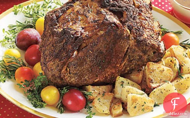 रेड-वाइन ग्रेवी के साथ रिब रोस्ट