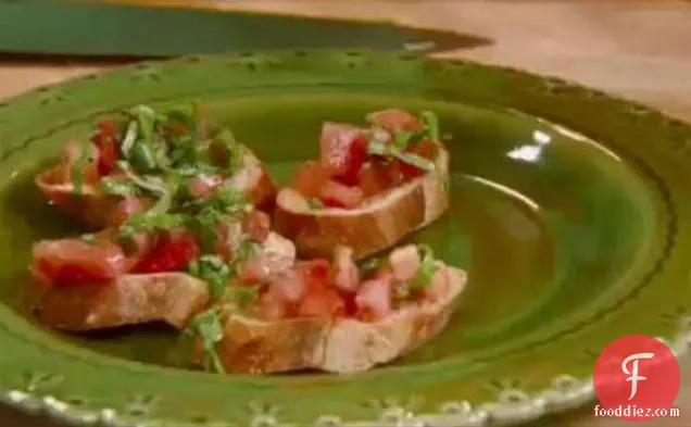 Quick Garlicky Bruschetta with Tomatoes and Basil