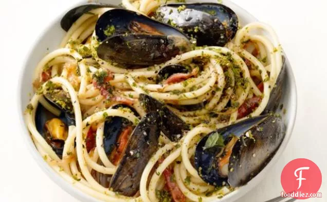 Bucatini With Mussels