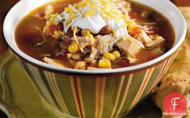 ग्रीन चिली बिस्कुट के साथ फिएस्टा टर्की सूप