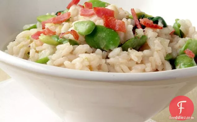 ताजा मोज़ेरेला और प्रोसिटुट्टो के साथ फवा बीन रिसोट्टो