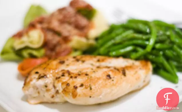 बादाम के टुकड़ों के साथ खुबानी चिकन और हरी बीन्स