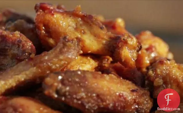 मसालेदार एशियाई तला हुआ चिकन पंख