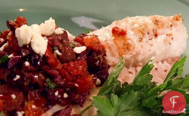 जैतून टमाटर स्वाद के साथ ग्रील्ड कैटफ़िश