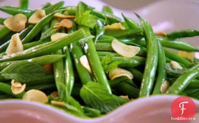 Sauteed Green Beans with Garlic Chips