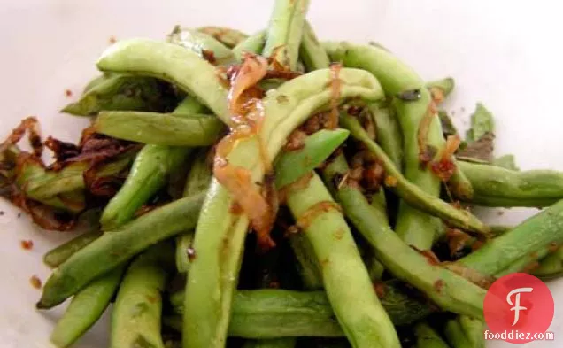 Dinner Tonight: Green Beans With Mint And Red Onion