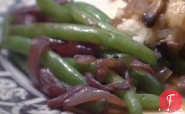 Green Beans With Caramelized Red Onions