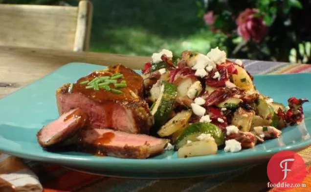 सरसों बारबेक्यू सॉस के साथ ग्रील्ड भेड़ का बच्चा चॉप