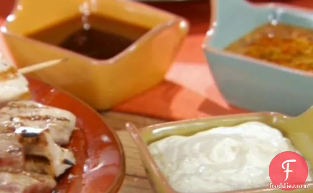 तीन सूई सॉस के साथ कटा हुआ टूना, येलोटेल और सामन