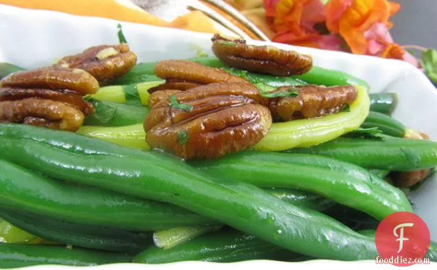 Vegan Thanksgiving Green Beans & Glazed Pecans