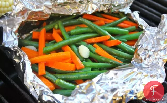 Grilled Garlicky Green Beans & Carrots