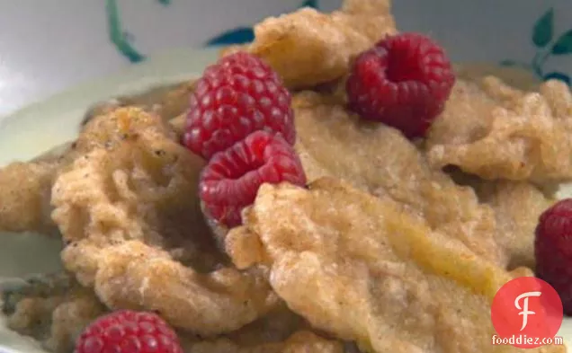 नारियल-हरी चाय सॉस के साथ टेम्पुरा केले