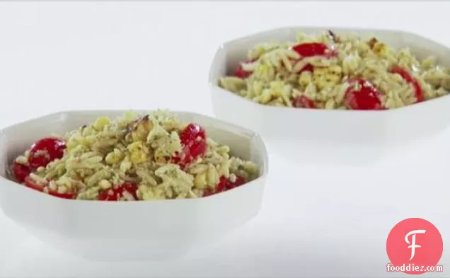 Orzo के साथ आटिचोक Pesto और ग्रील्ड मकई