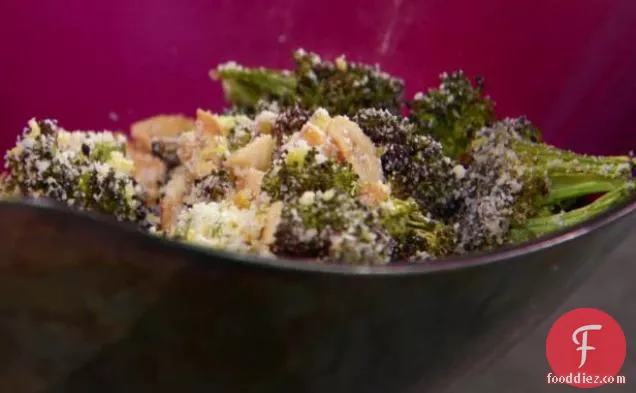 Broccoli and Cashew Crunch