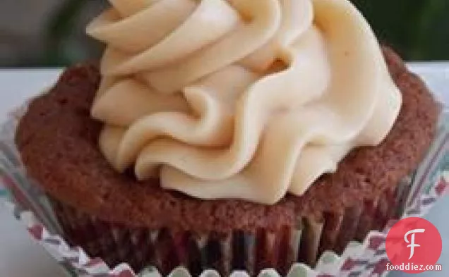 एक प्रकार का अखरोट केले Cupcakes