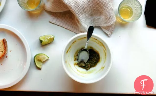 नारियल के दूध और गर्म मसालों के साथ हरी दाल का सूप