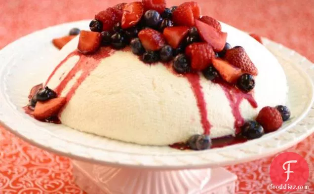 Fresh Cream Cheesecake with Summer Berries