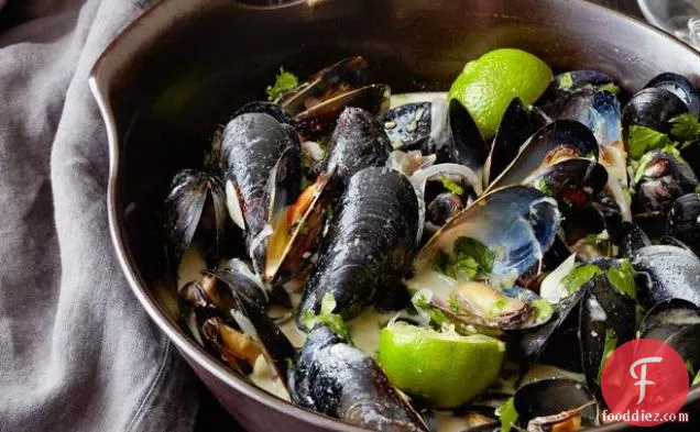 Coconut-Curry Mussels