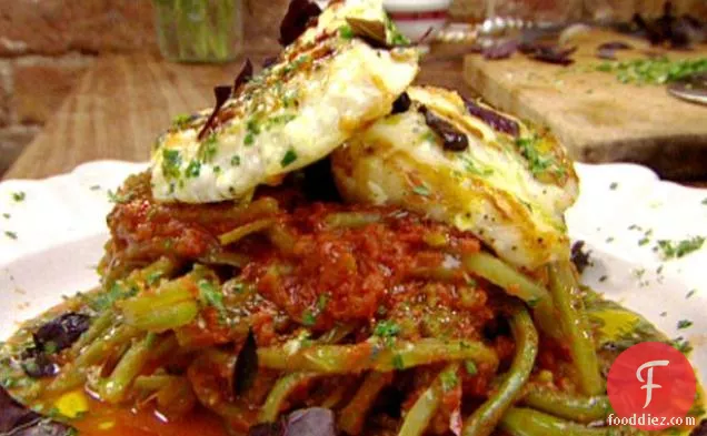 ग्रील्ड Butterflied Monkfish के साथ एक धावक सेम स्टू