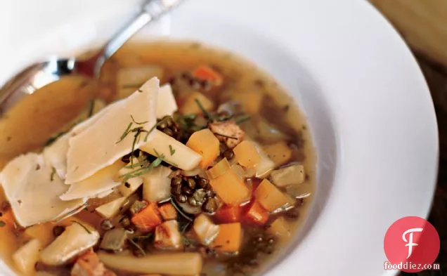 दाल और घी के साथ रूट सब्जी का सूप